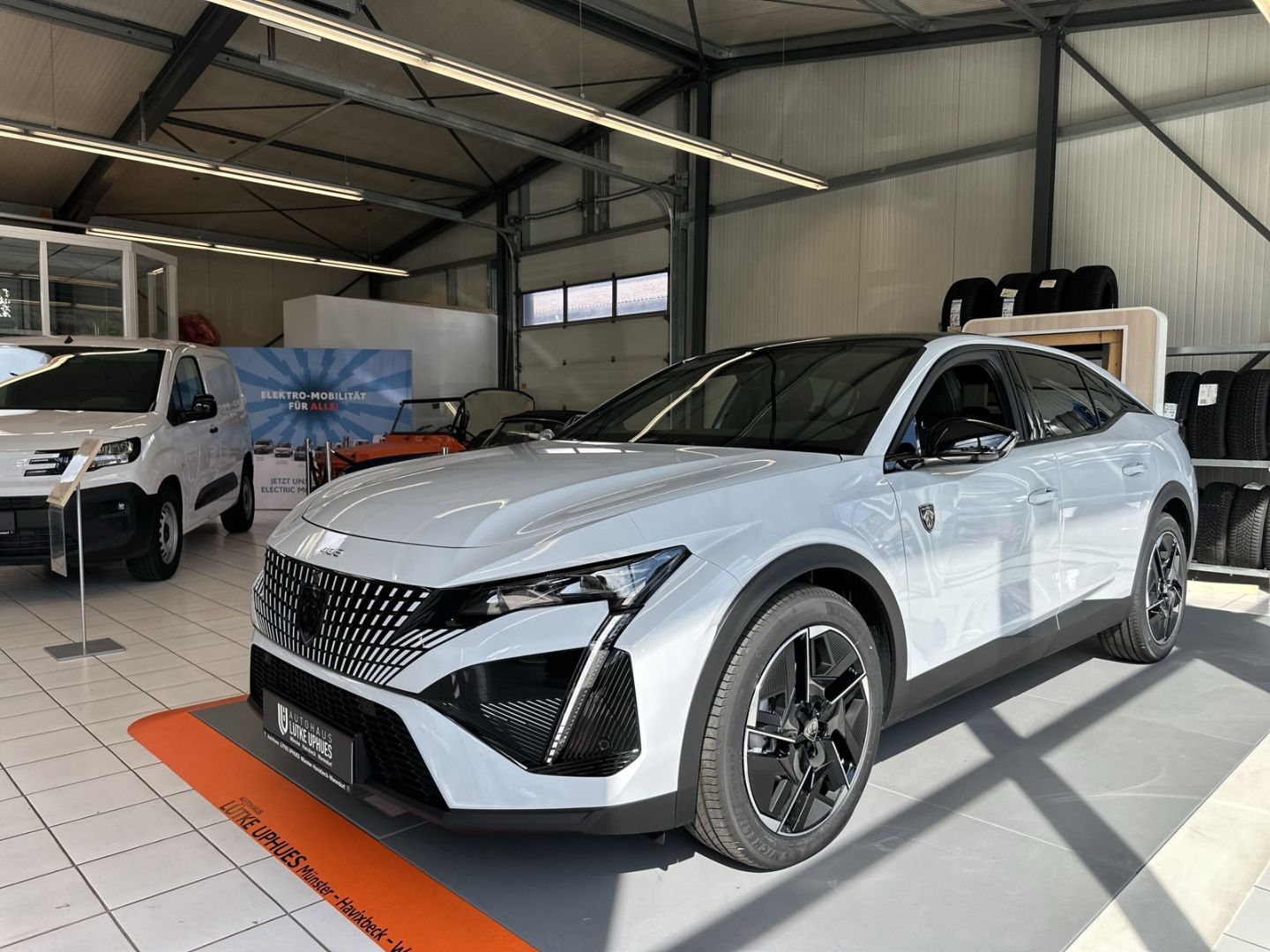 Fahrzeugabbildung Peugeot 408 GT Hybrid 145 e-DSC6 El. Panodach Navi SHZ
