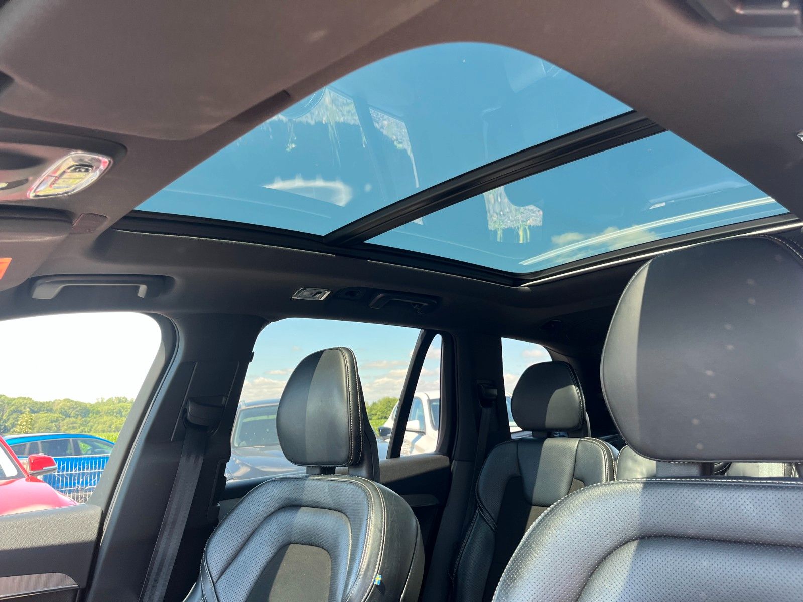 Fahrzeugabbildung Volvo XC90 R DESIGN AWD Navi Leder Pano LED *7-SITZER*