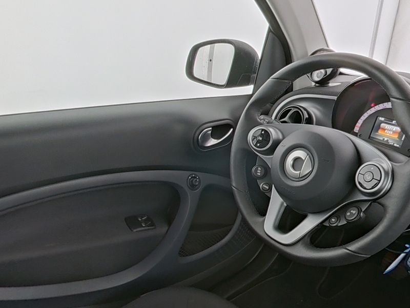 Fahrzeugabbildung Smart smart EQ fortwo Exclusive*Pano*LED*Kamera*22kW*
