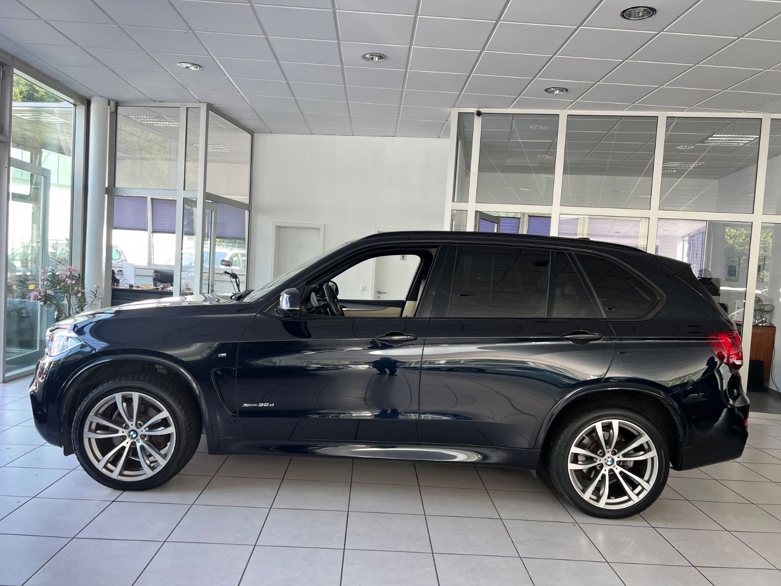 Fahrzeugabbildung BMW X5 xDrive 30 d M Sport Paket *PANO*SOFT-CLOSE*