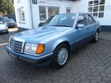 Mercedes-Benz 220E Limo, Automatik, guter Zustand - Mercedes-Benz 220 mit Benzin-Antrieb: Automatik