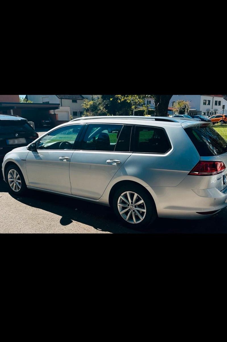 Volkswagen Golf 2015 — rear view