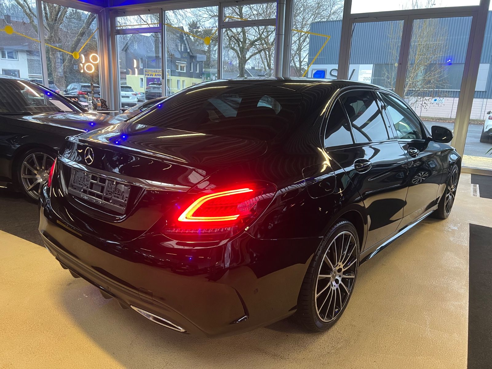 Fahrzeugabbildung Mercedes-Benz C 300 d Lim. AMG LINE DIGITALTACHO*HEADUP*CARBON