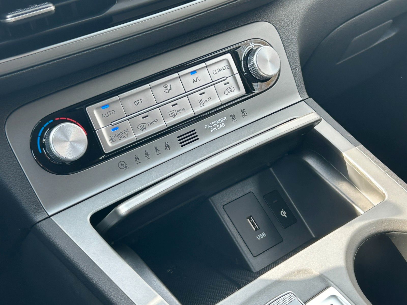 Fahrzeugabbildung Hyundai KONA EV Advantage 100kW *RW305KM*Navi*ACC*LED*