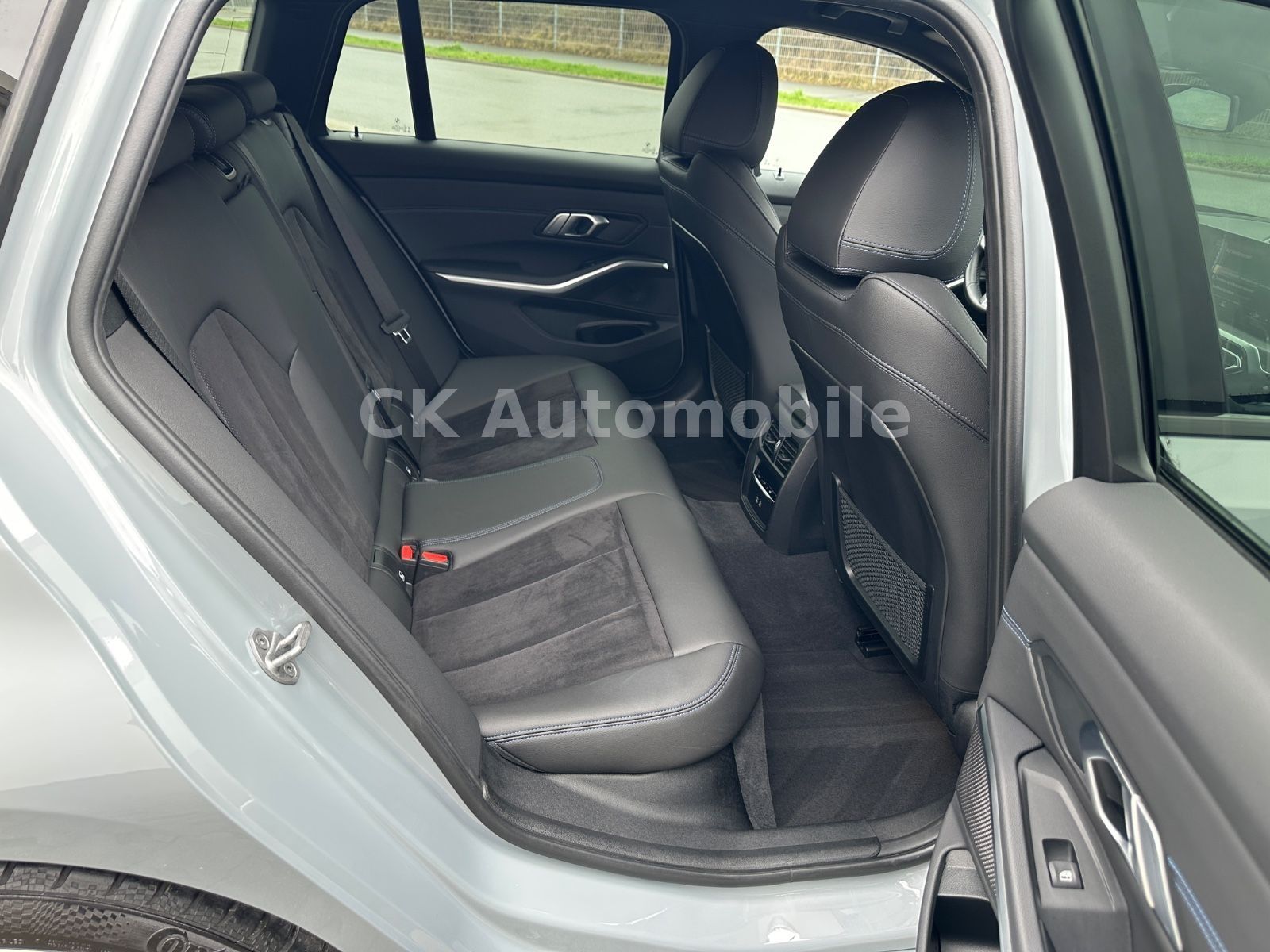 Fahrzeugabbildung BMW 320 d Touring M Sport/Navi/HeadUp/Kamera/LED