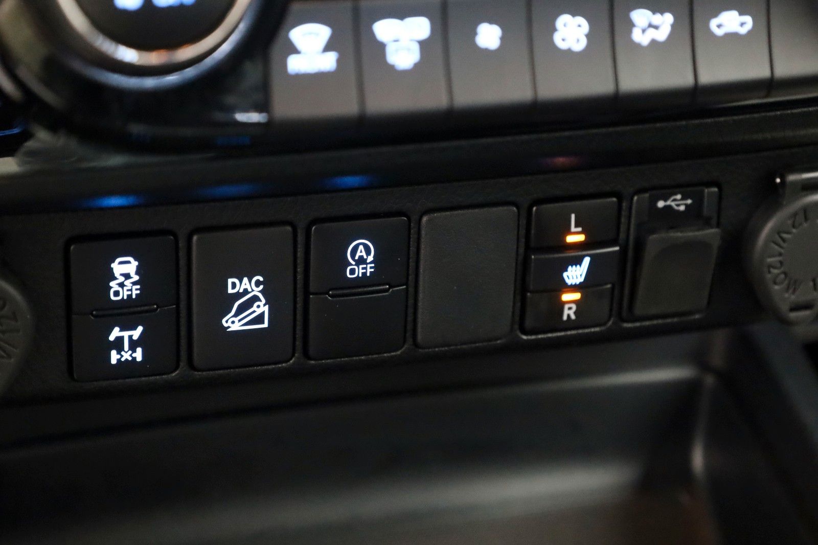 Fahrzeugabbildung Toyota Hilux 2.8 D-4D Invincible,DOKA,ACC,WERKSGARANTIE