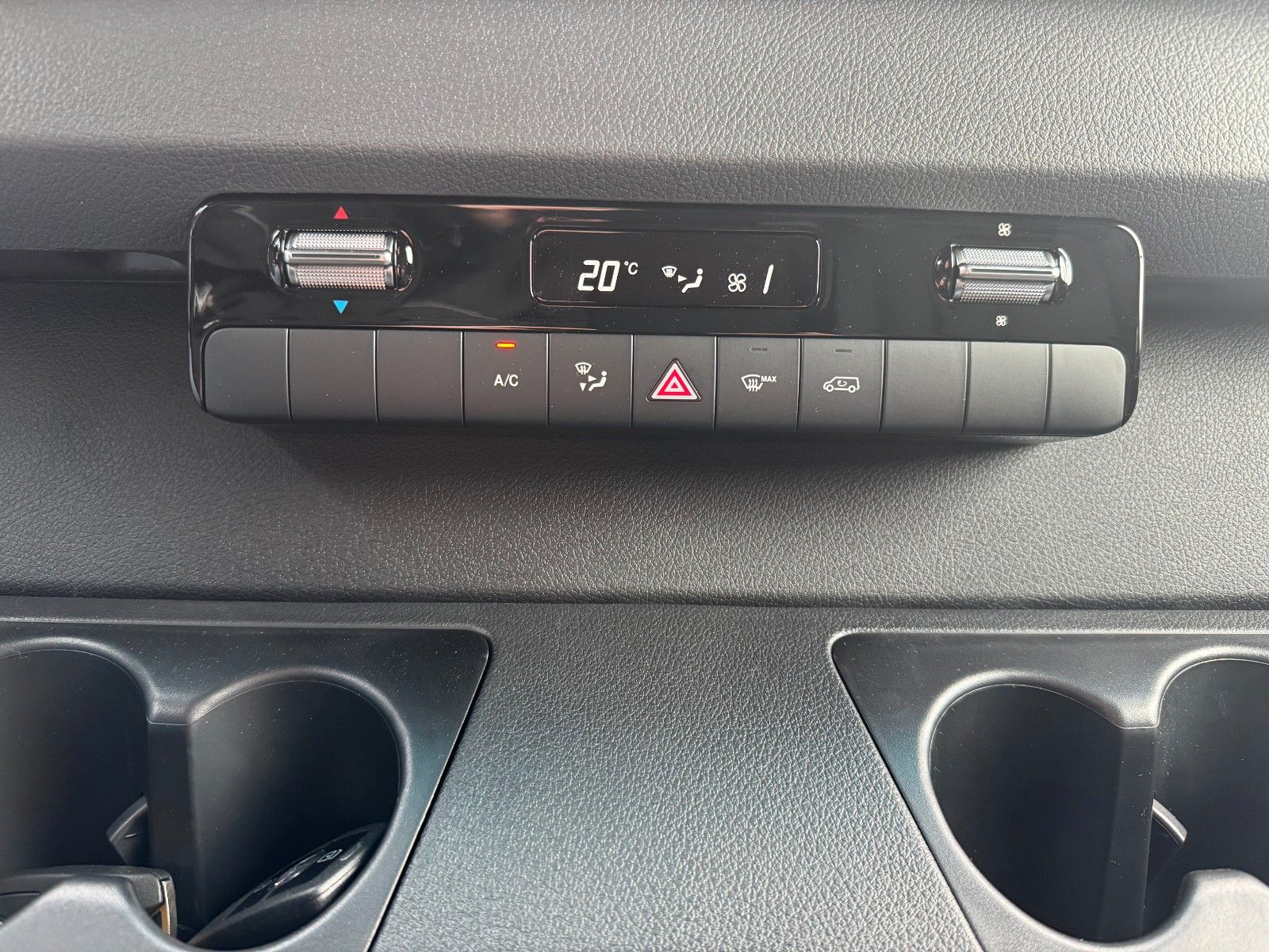 Fahrzeugabbildung Mercedes-Benz Sprinter 319 CDI 4325 Klima Kamera LED