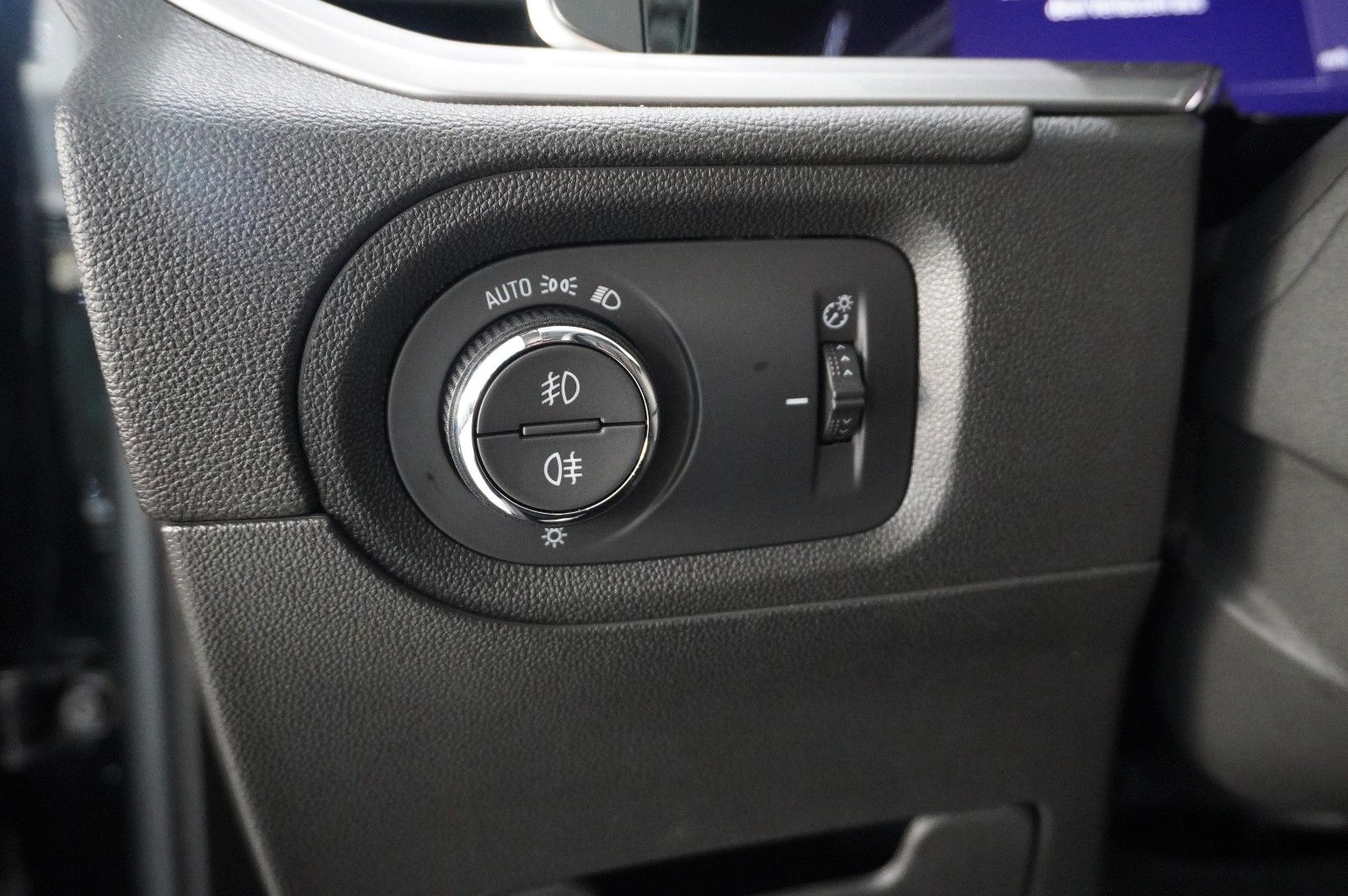 Fahrzeugabbildung Opel Grandland (X) 1.6T GSe HYBRID 4X4 NAVI/SPORT/AHK