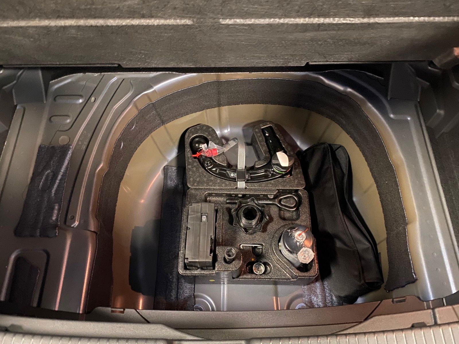 Fahrzeugabbildung Volkswagen T-Cross 1.0 TSI Style+AHK+4 Jahre GARANTIE+80tKM