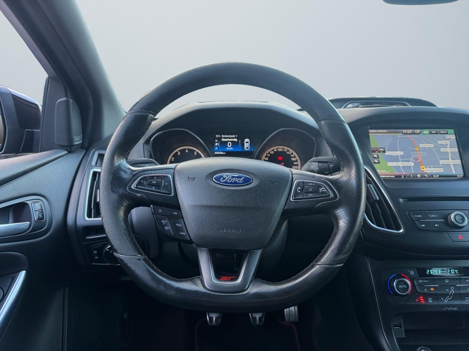 Ford Focus 2015 — photo 16