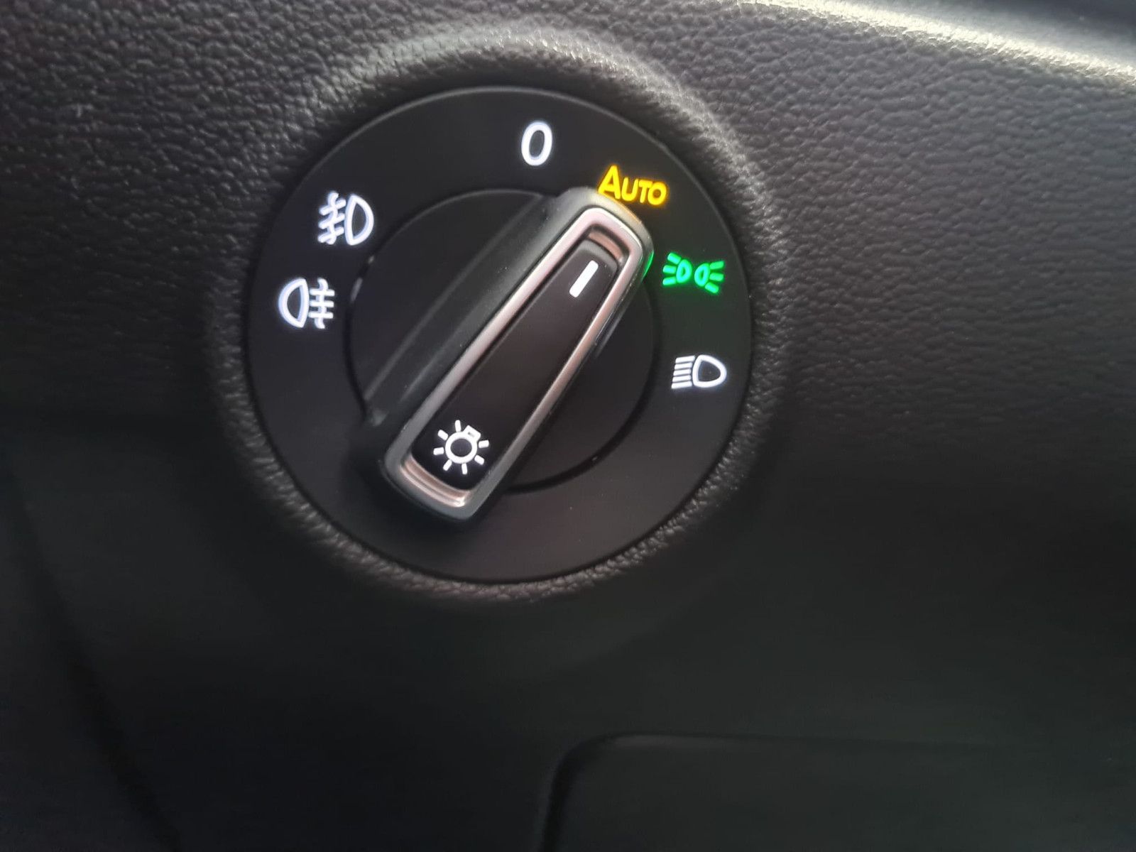 Fahrzeugabbildung Volkswagen T-Roc Sport 4Motion / NAVI / LED / KAMERA