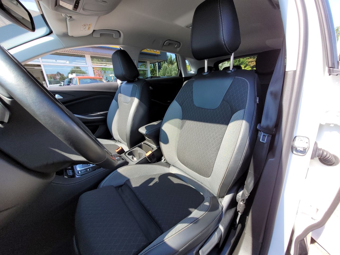 Fahrzeugabbildung Opel Grandland GS Line mit SHZ+LHZ+Kamera+AHK