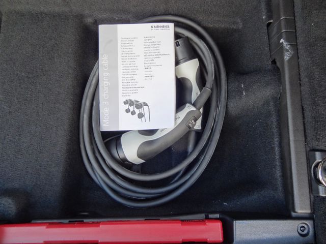 Fahrzeugabbildung Mercedes-Benz E 300 de/AMG/Pano/Widesreen/AHK/Leder/