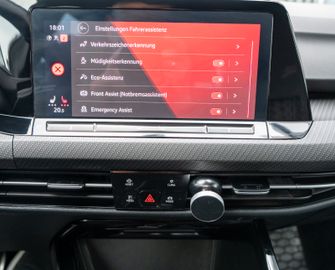 Fahrzeugabbildung Volkswagen Golf VIII Variant R-Line ACC|KAM|SPUR|VIRUTAL.