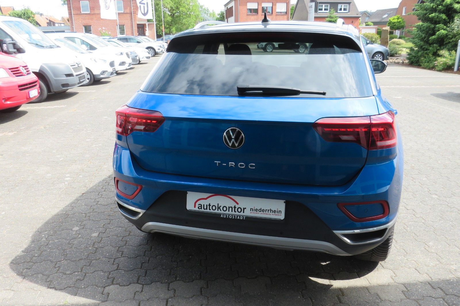 Fahrzeugabbildung Volkswagen T-Roc Style ACC APP MASSAGE SITZH. 17`KAMERA 1.H