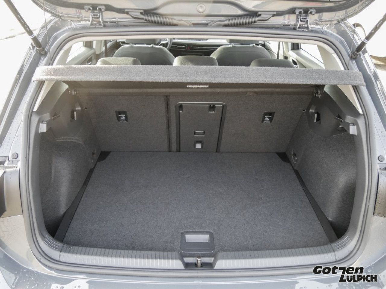 Fahrzeugabbildung Volkswagen Golf VIII Life 1.5 TSI Navi PDC LED ACC Klima
