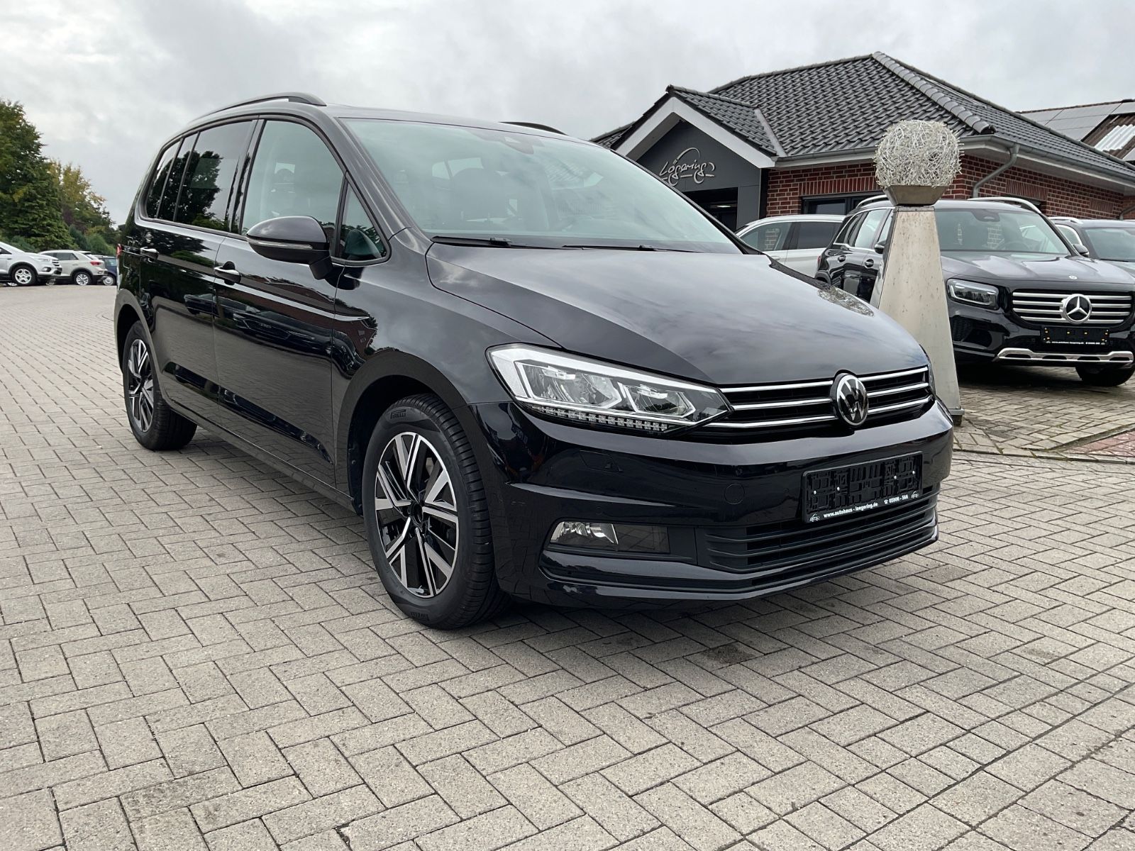 Fahrzeugabbildung Volkswagen Touran 1.5 TSI DSG,7 Sitze,AHK,Standheizung,Pano