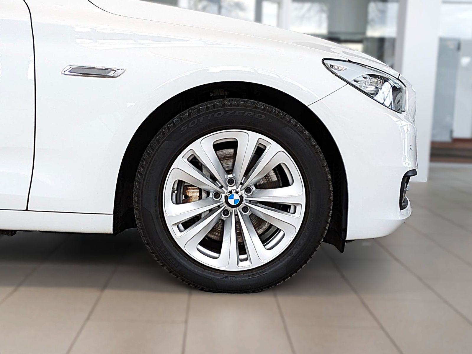 Fahrzeugabbildung BMW 530d GT xDRIVE LEDER PANO NAVI HiFi HUD STANDH.