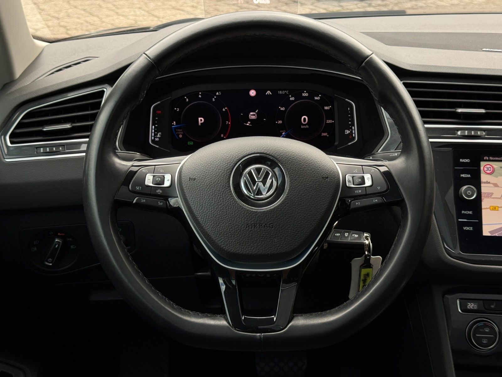 Fahrzeugabbildung Volkswagen Tiguan 2.0 TSI Hgl. 4M Alcan Pano Dynaudio 360°