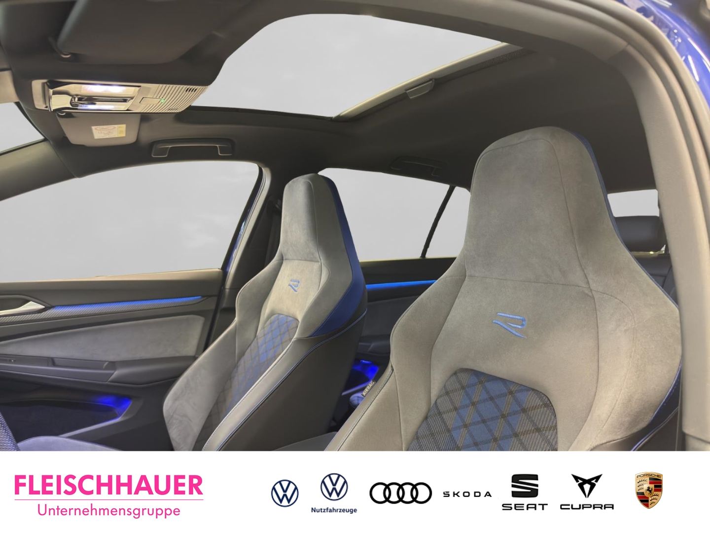 Volkswagen Golf VIII R 2.0 TSI 4M Matrix Navi Pano 270km h foto 25