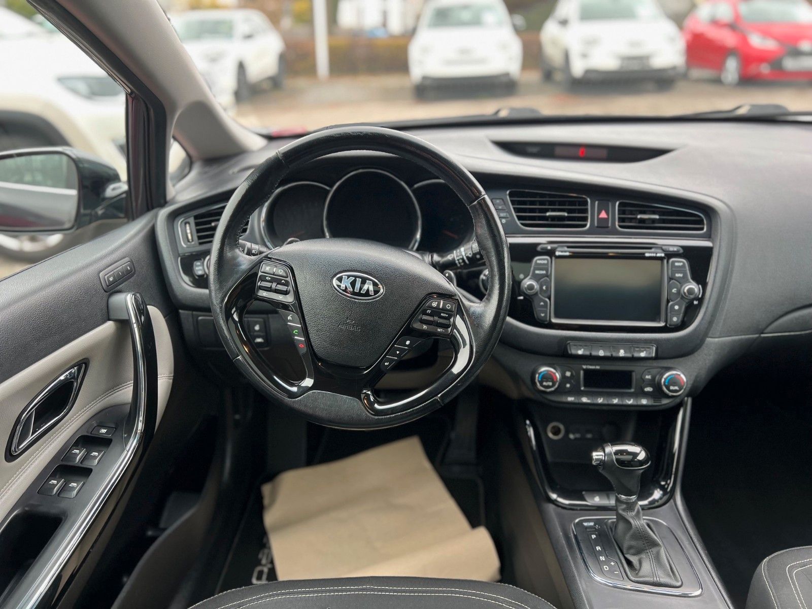 Fahrzeugabbildung Kia KIA CEED 1.6 DCT SPIRIT AUTOMATIK PANORAMADA