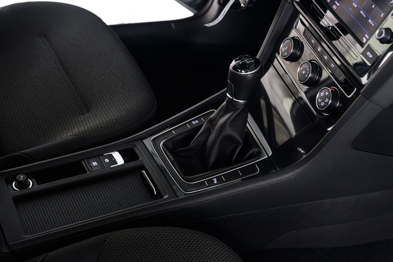 Fahrzeugabbildung Volkswagen Golf VII1.0l TSI Comfortline + GJR + Klima
