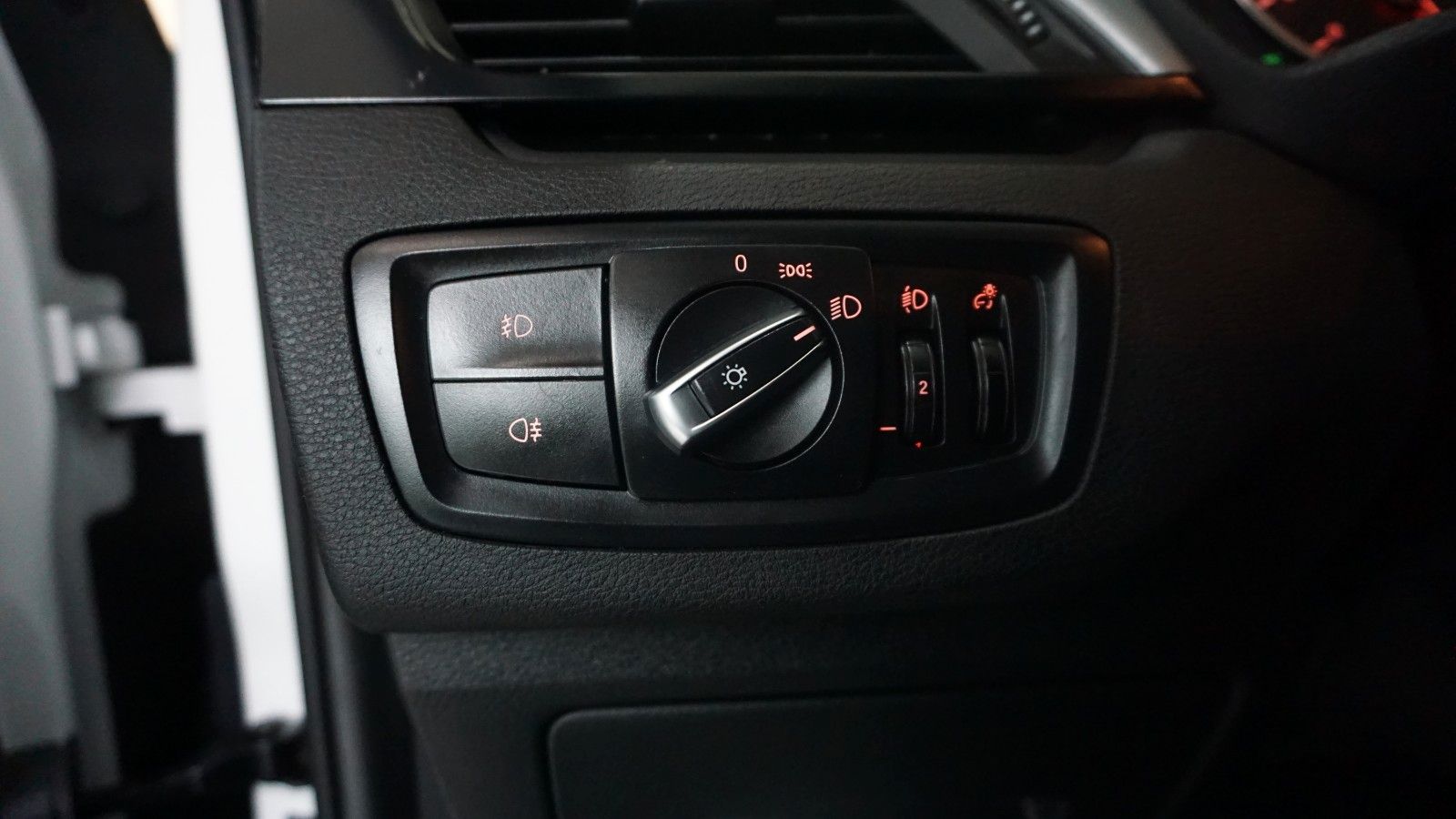 Fahrzeugabbildung BMW X1 sDrive 18 i *NAVIGATION*Elektr.Heckklappe*