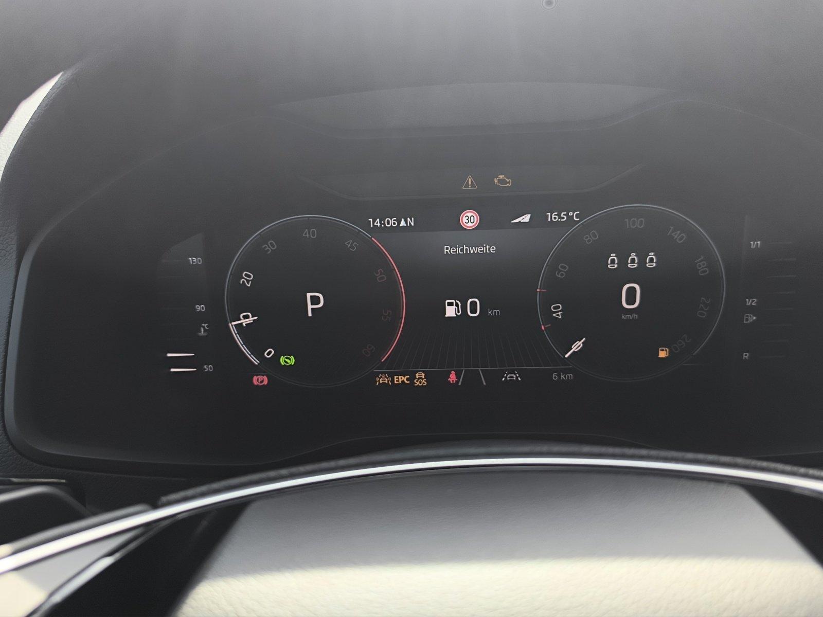 Skoda Karoq 2.0 TDI DSG Selection AHK NAV RFK ACC SHZ