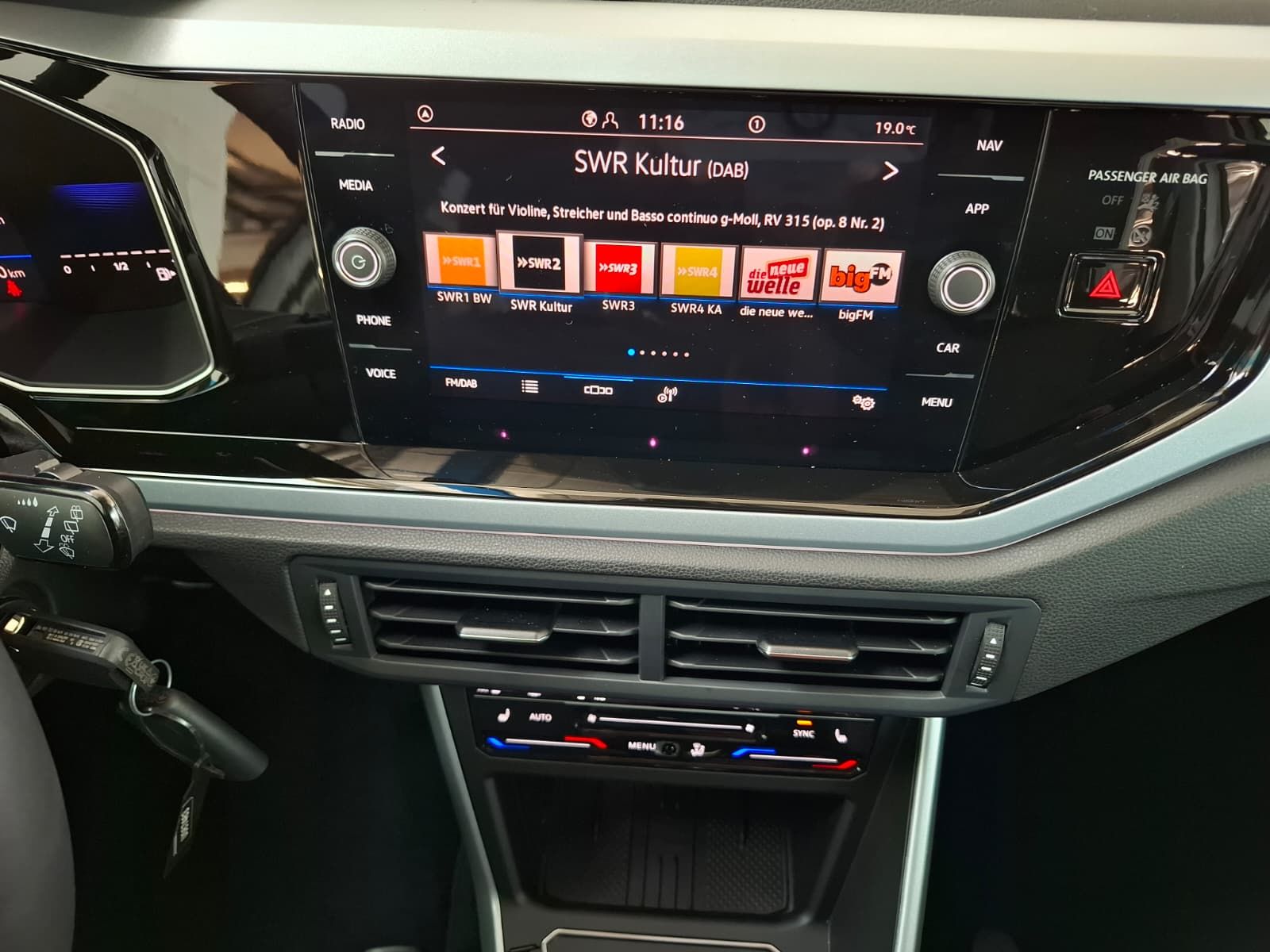 Fahrzeugabbildung Volkswagen Polo VI Energy 1.0 TSI +LED + ACC + TravelAssist