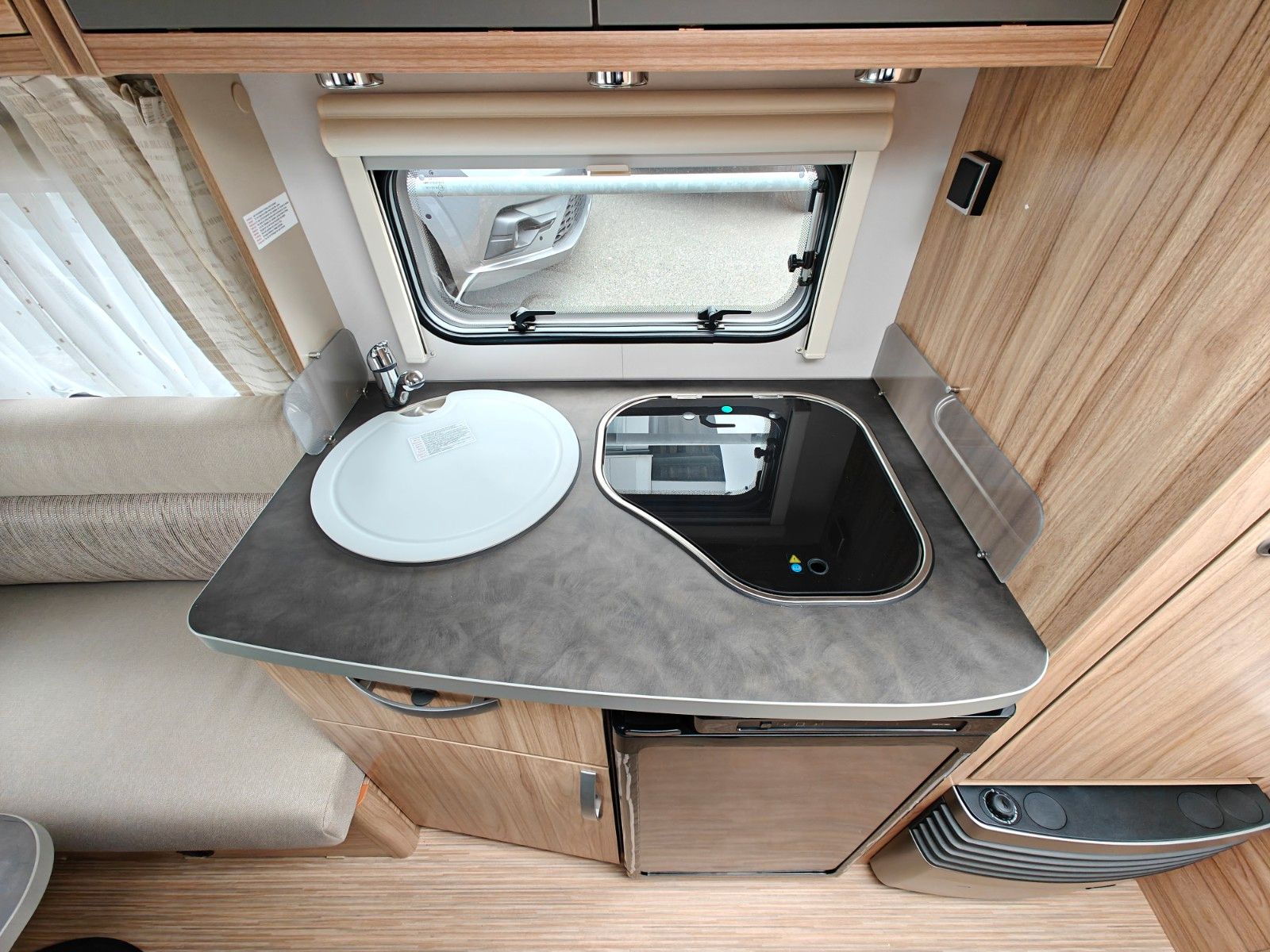 Fahrzeugabbildung HYMER / ERIBA / HYMERCAR Feeling 470 Elegance - JETZT 6.683€ SPAREN !!!