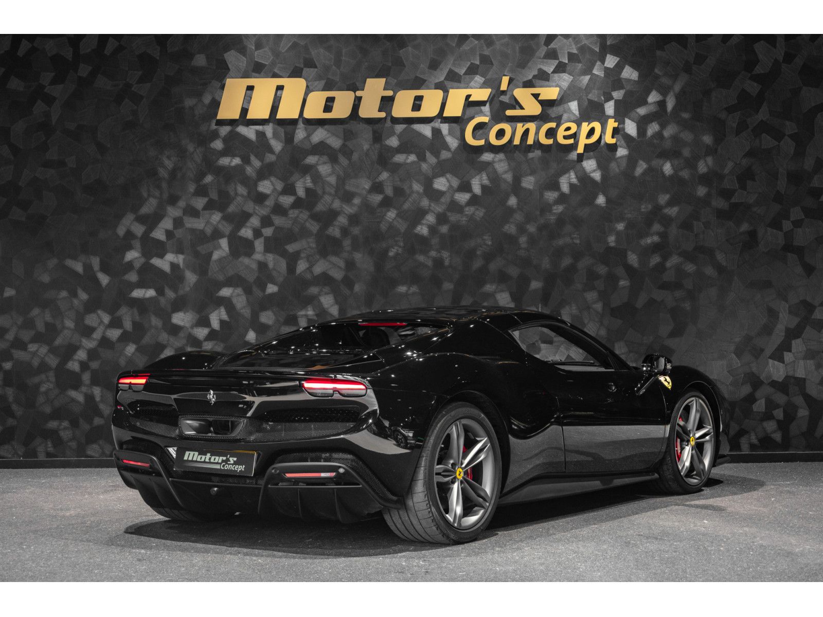 Ferrari 296 GTS NERO DS 1250 V6 BI-TURBO imagem 3