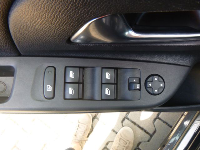 Fahrzeugabbildung Opel Corsa F 1,2 Turbo >AUT/LED/NAV/PDC/SHZ<