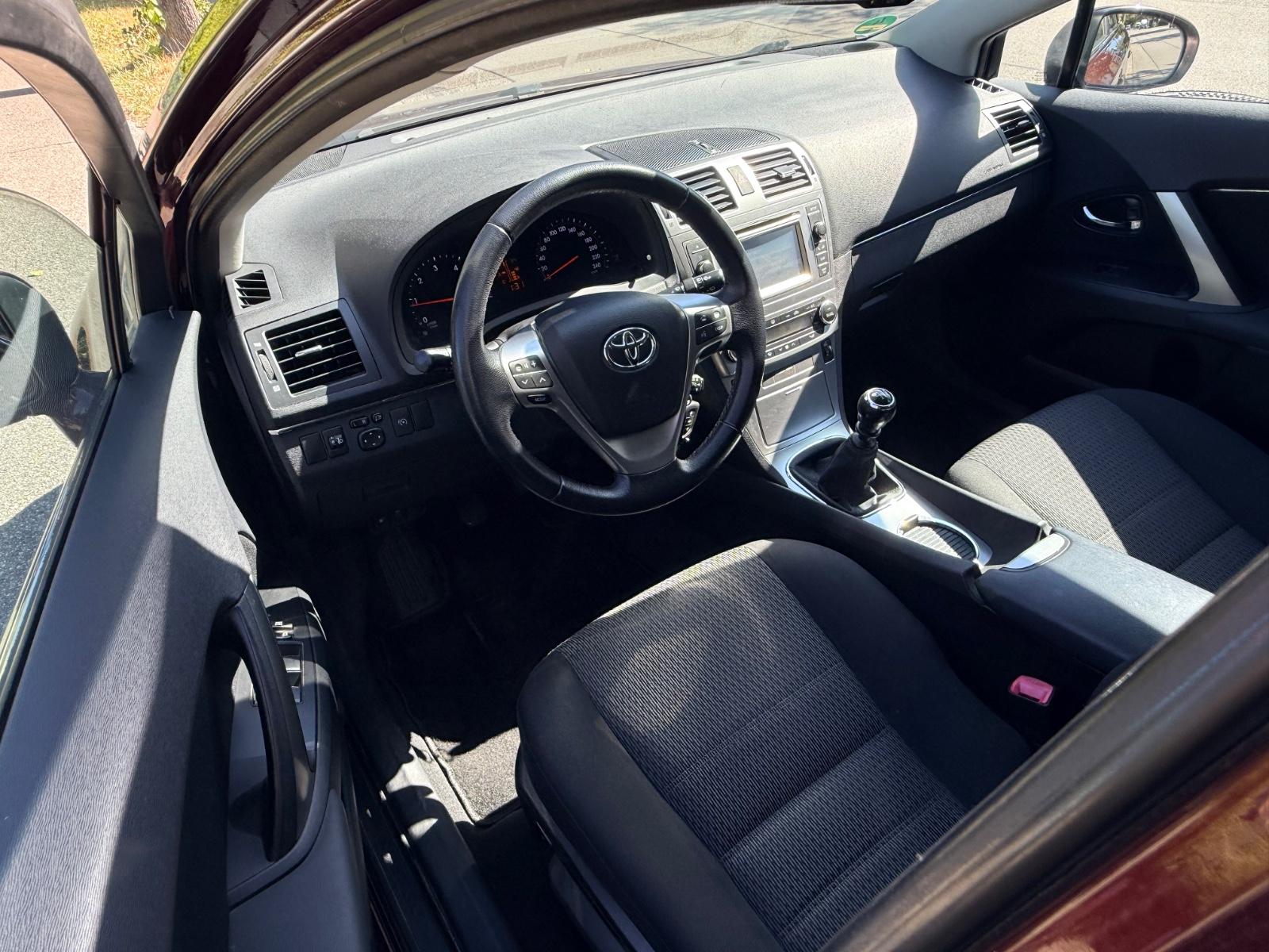Toyota Avensis 2014 — photo 11