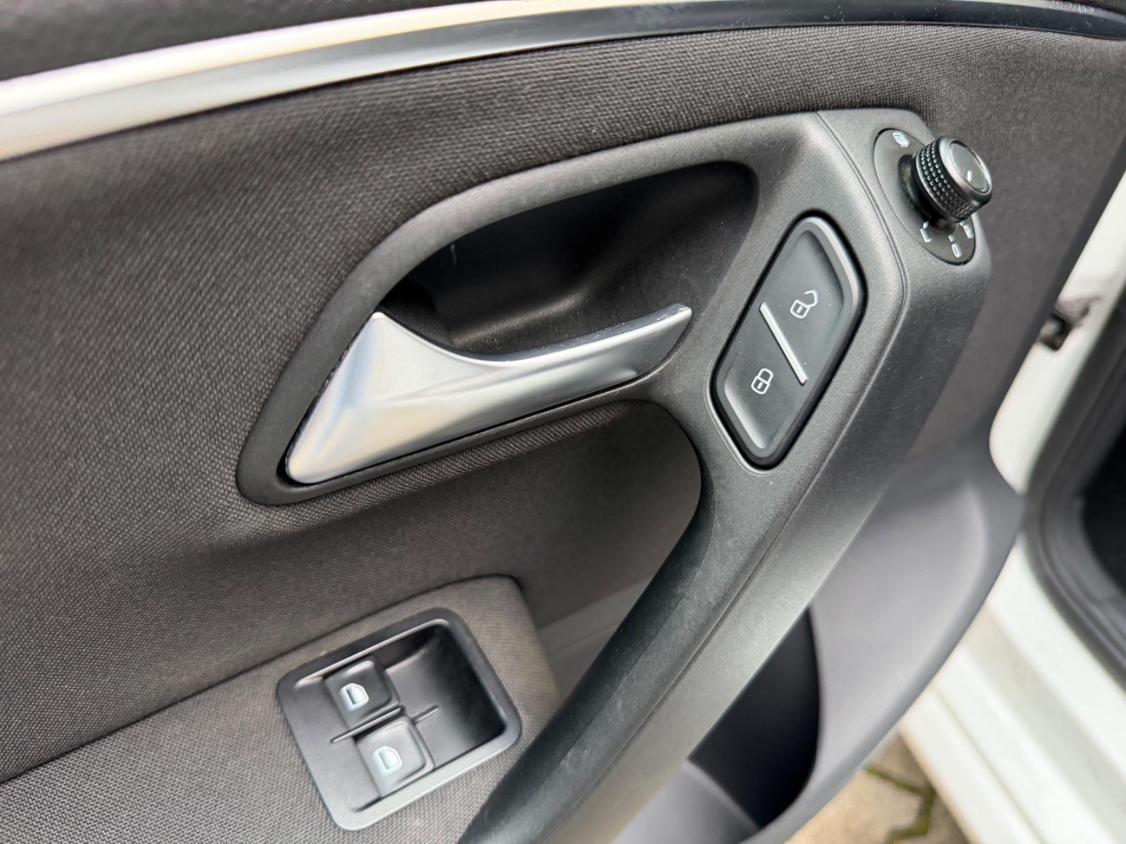 Volkswagen Polo V Highline AUTOMATIK/NAVI/LEDER/SHZ/KLIMAA