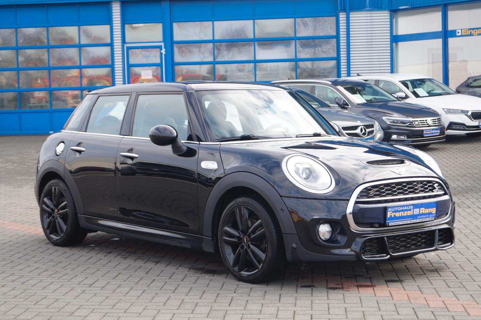 MINI Cooper S 5-trg. *JCW Paket*Kamera*Allwetter*Pano
