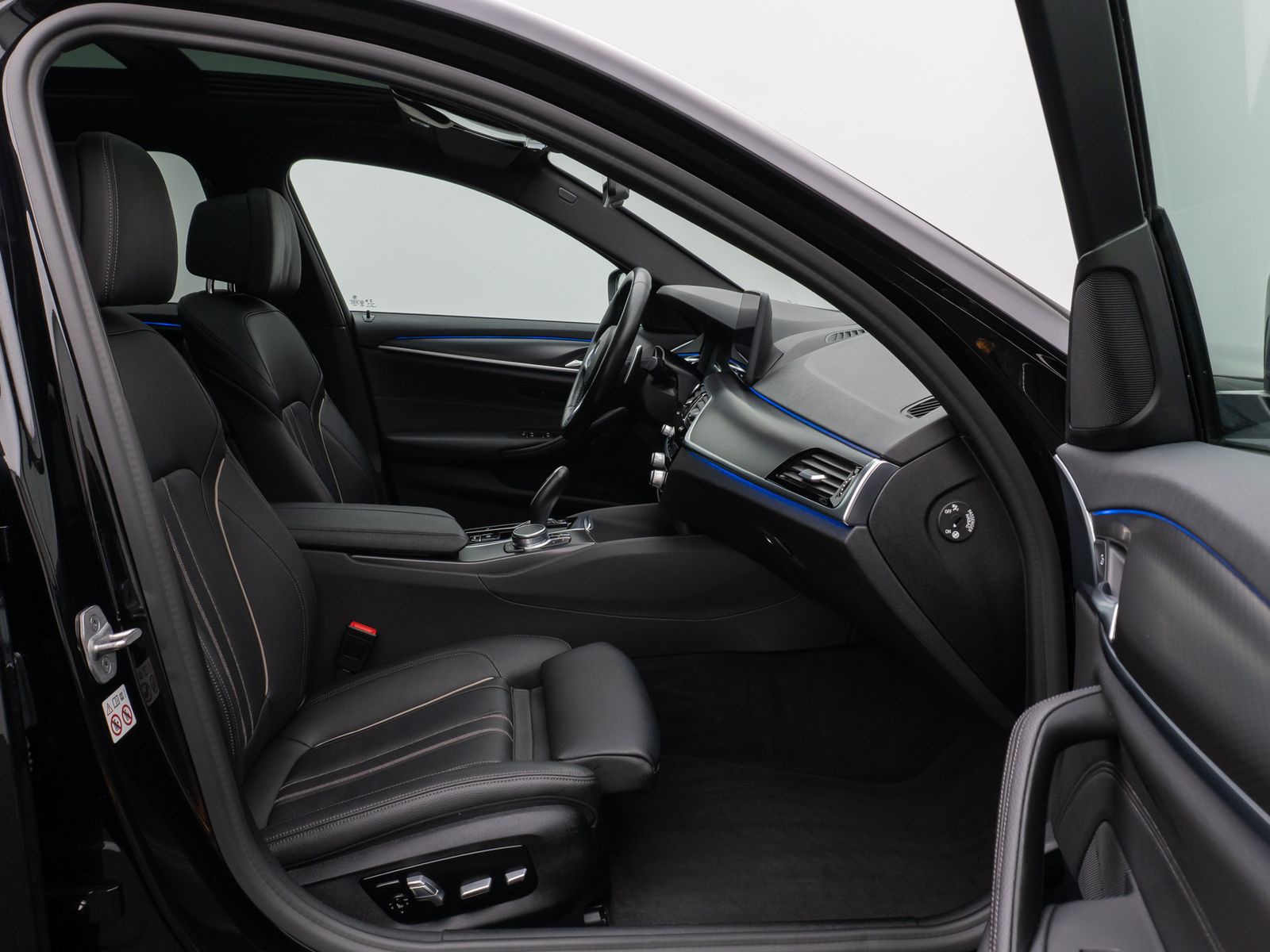 Fahrzeugabbildung BMW 530d  M Sport Panorama Kamera Laser HUD DAB HiFi