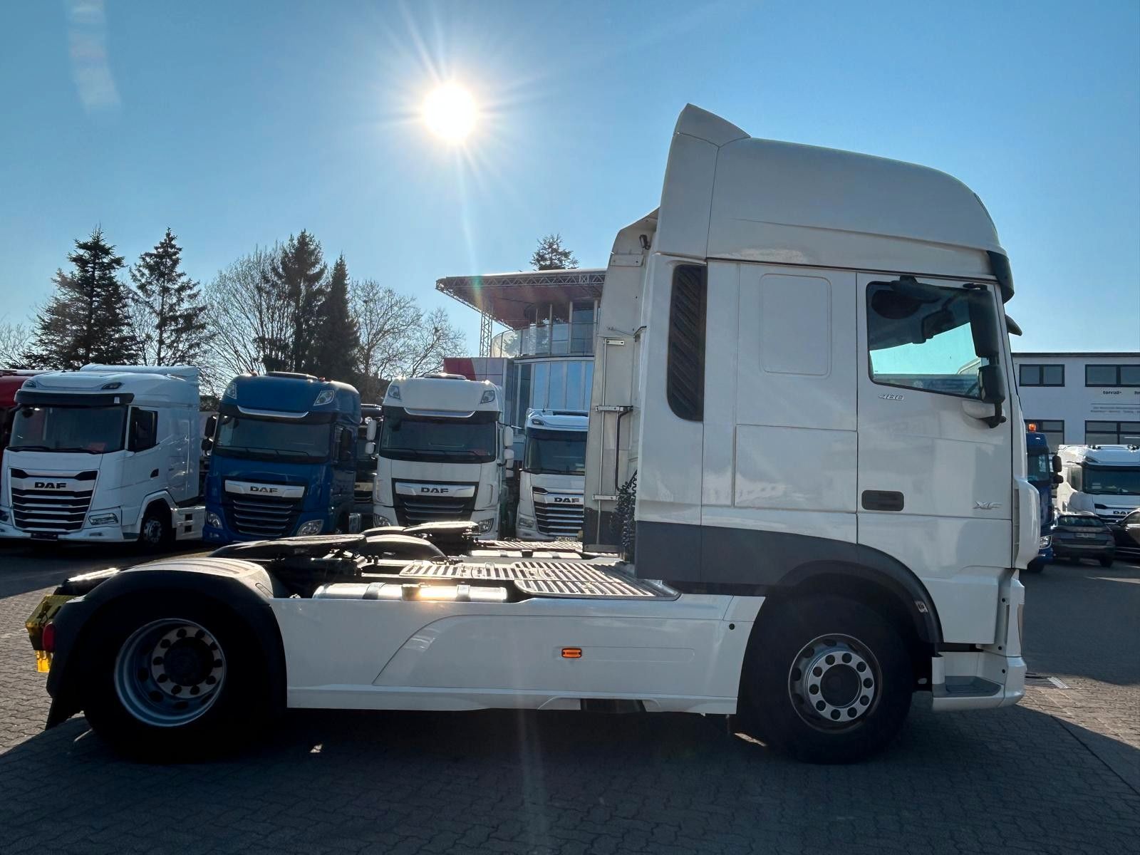 Fahrzeugabbildung DAF 4 x XF 480 FT SSC, Intarder, Bj. 2023