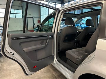 Volkswagen Touran Highline DSG *PANO*SHZ*NAVI*PDC*TEMPOMAT*