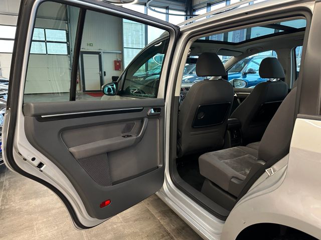 Volkswagen Touran Highline DSG *PANO*SHZ*NAVI*PDC*TEMPOMAT*