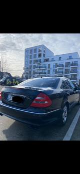 Mercedes-Benz E 240 AVANTGARDE Avantgarde - schwarze Mercedes-Benz E 240