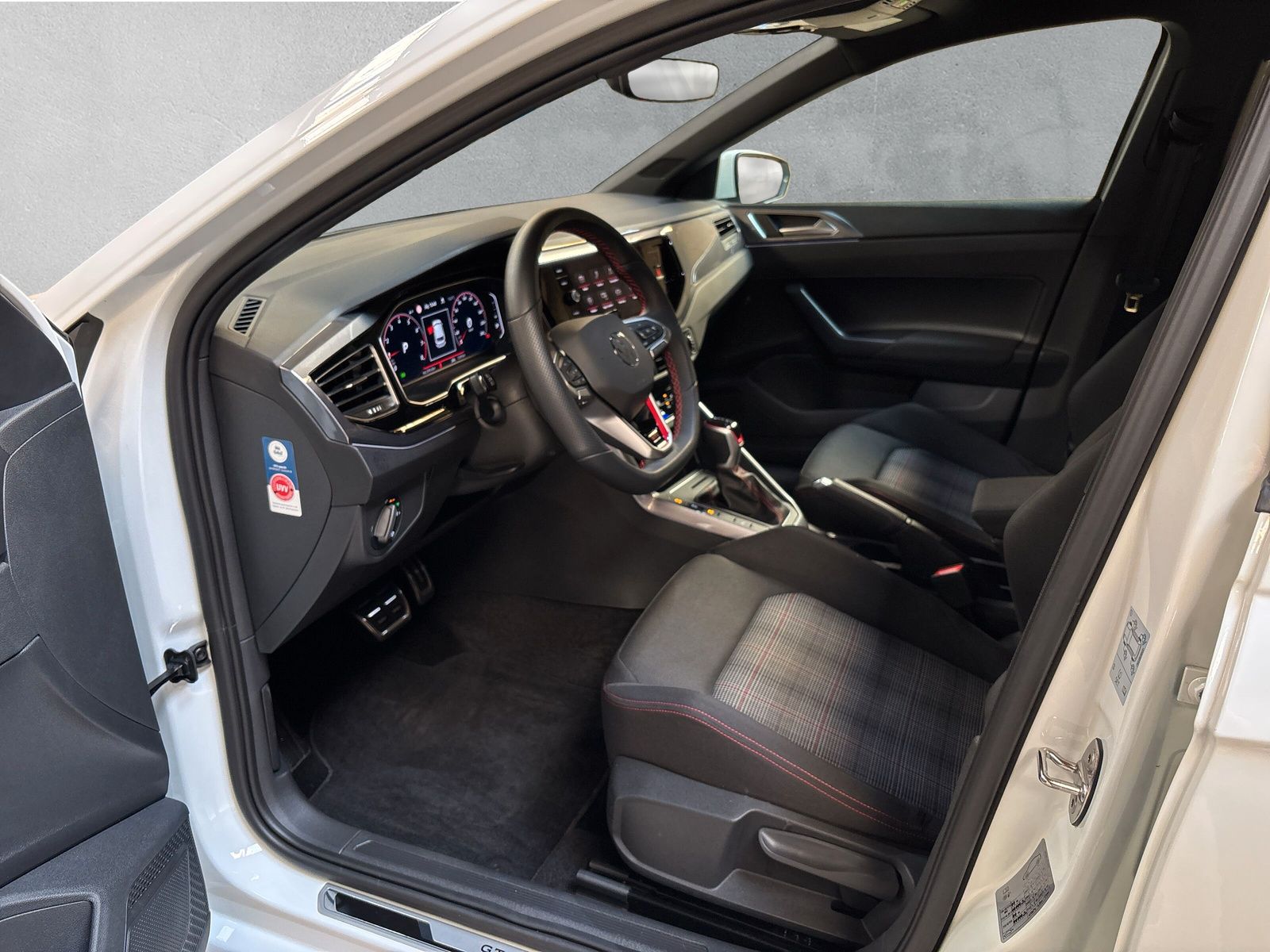 Fahrzeugabbildung Volkswagen Polo GTI 2.0 TSI AppConnect Navi SHZ Matrix