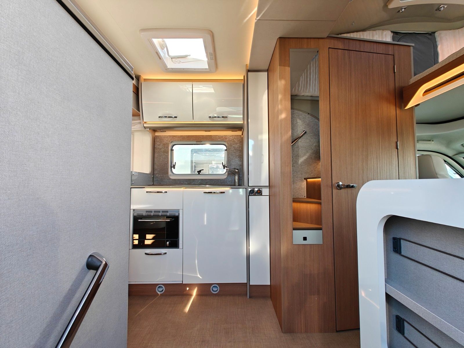 Fahrzeugabbildung Bürstner Lyseo TD Gallery 649 G Harmony Line - Backofen!