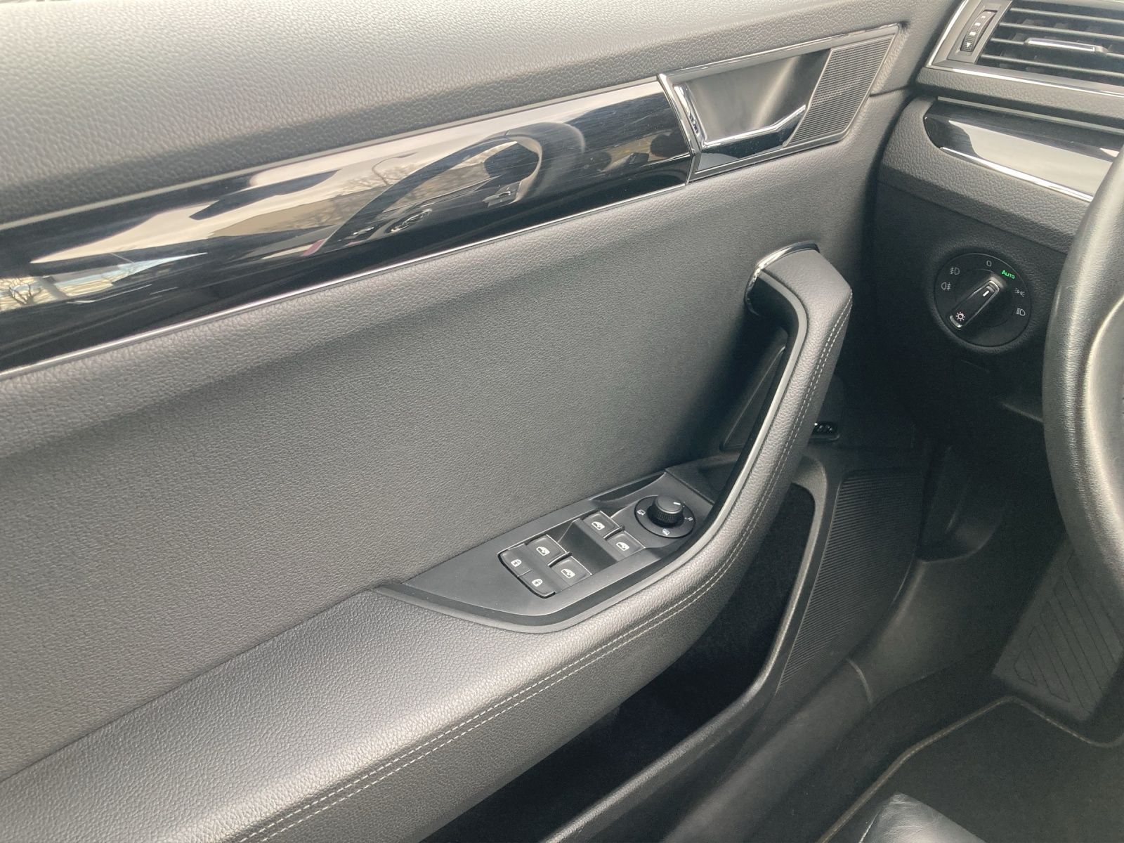 Fahrzeugabbildung SKODA Superb Combi L&K iV