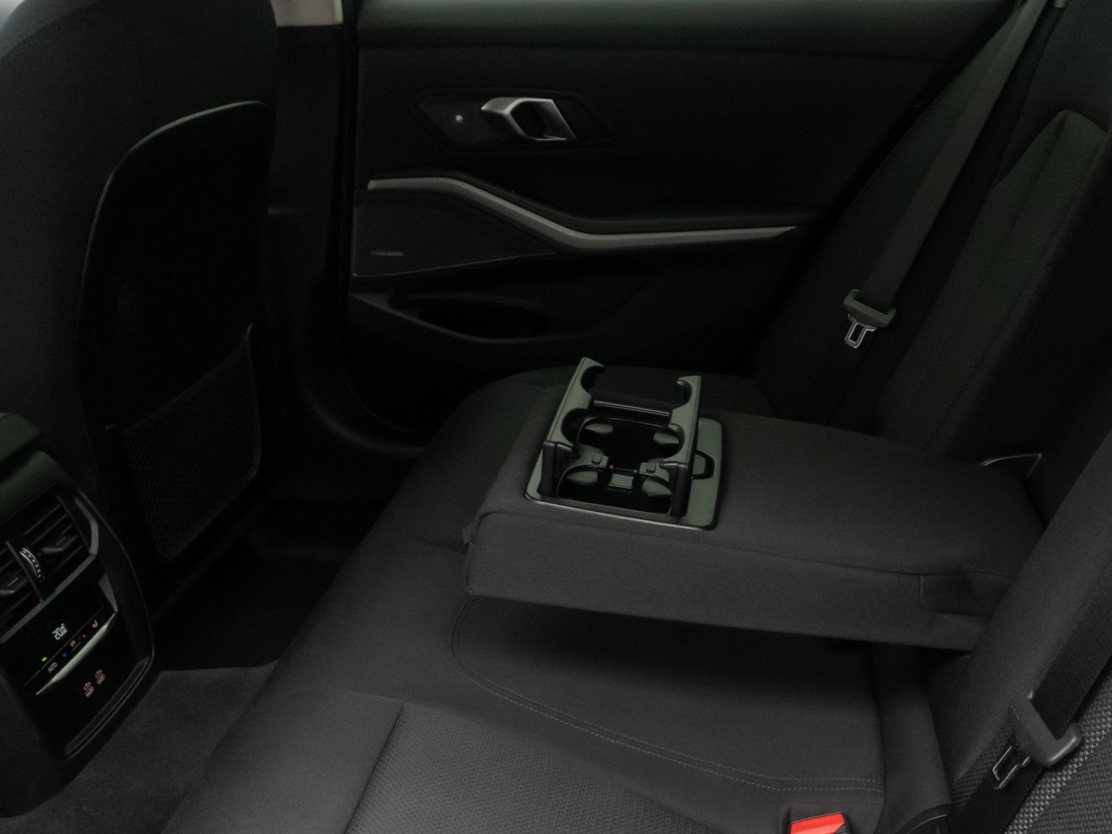 Fahrzeugabbildung BMW 330e H/K Stop&Go DAB Kamera DriveAs FernAs Sport