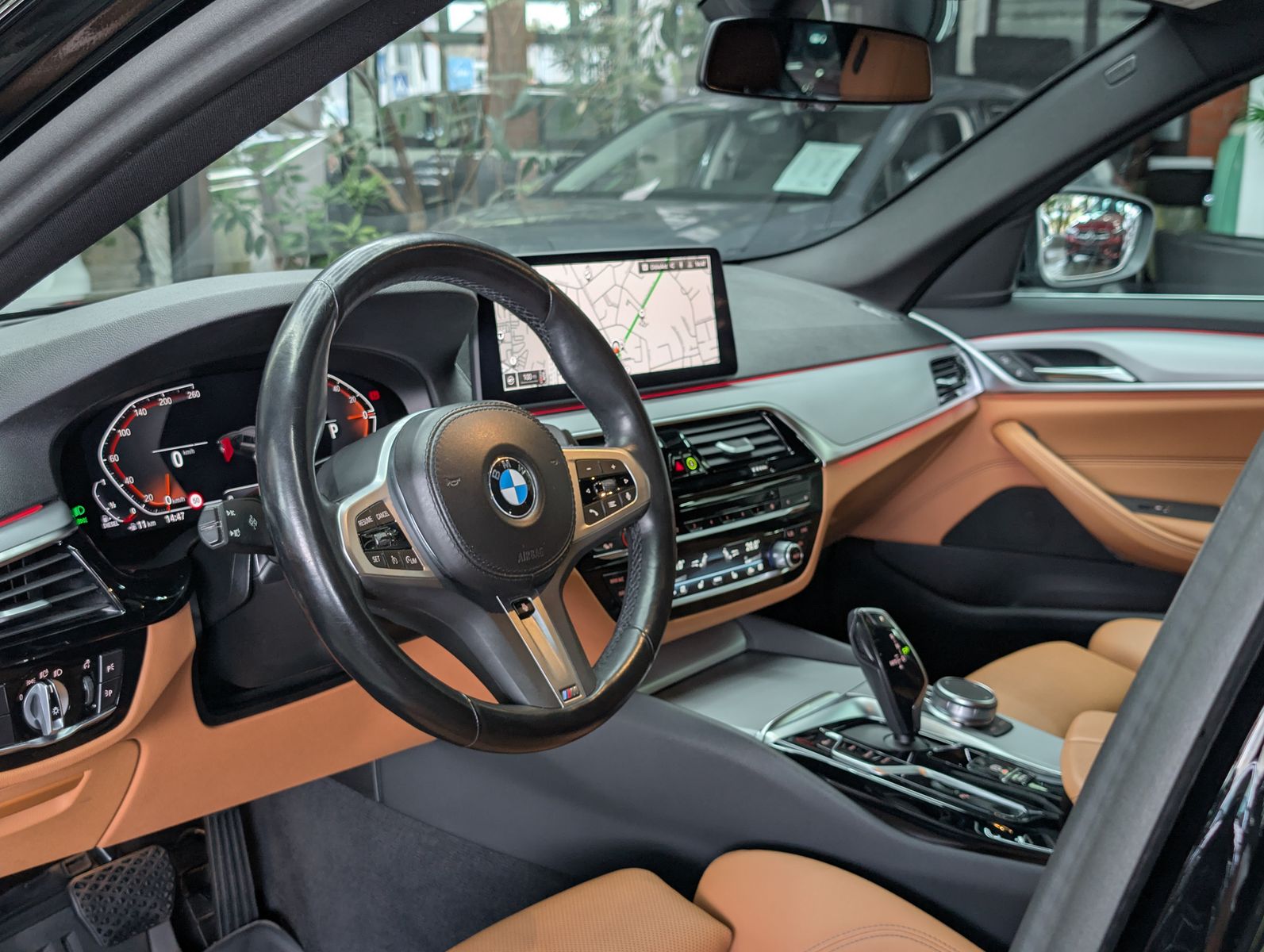 Fahrzeugabbildung BMW 520d M Sport MHEV LEDER HUD AMBI LED APP 4xSHZ
