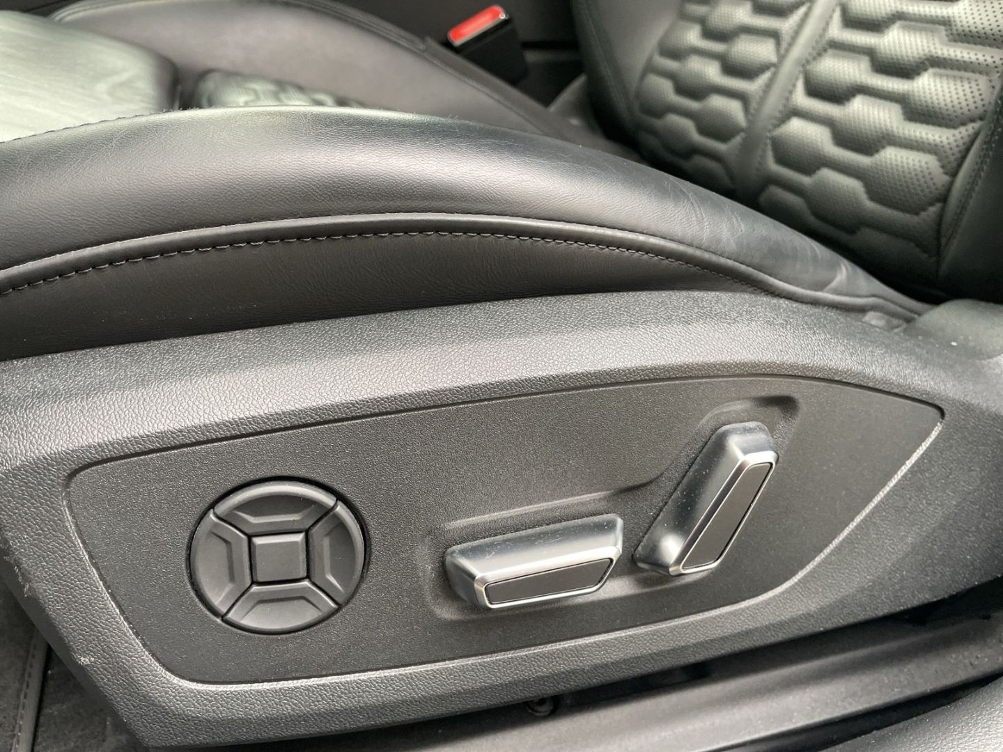 RS6 Avant AHK/B&O/RS-AGA/Matrix/AIR susp/280km/h