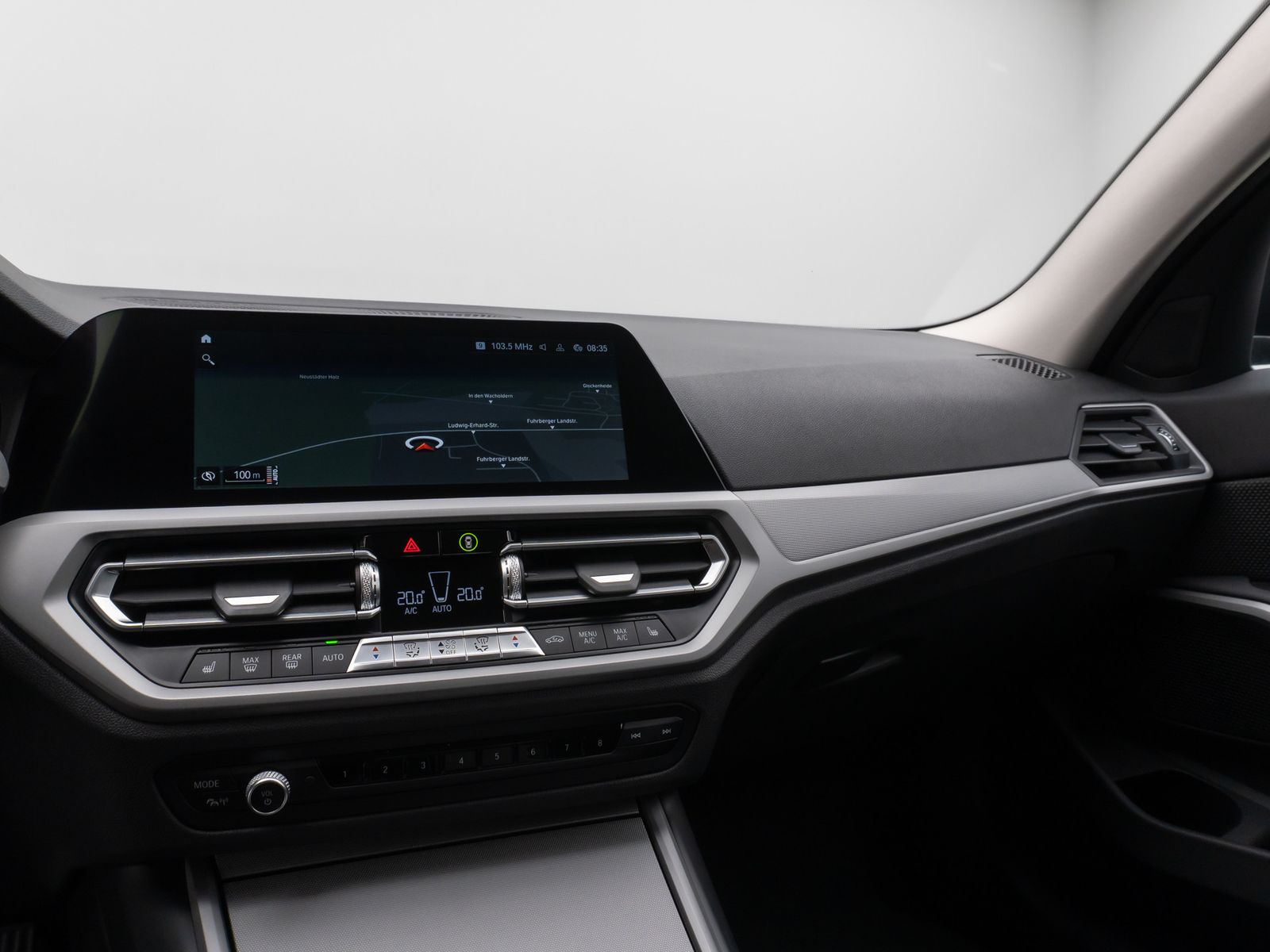 Fahrzeugabbildung BMW 320d Laser HUD DAB HiFi Komfort M Sport Alarm