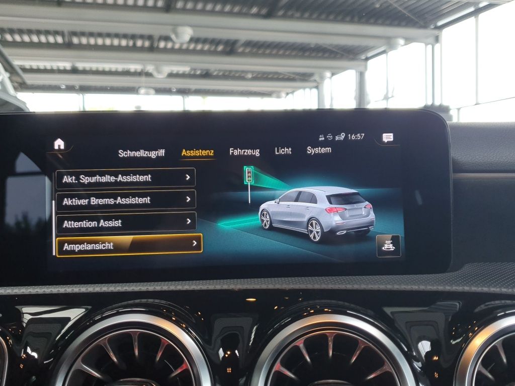 Fahrzeugabbildung Mercedes-Benz A 250 Kompaktlimousine AMG*Night*Kamera*LED