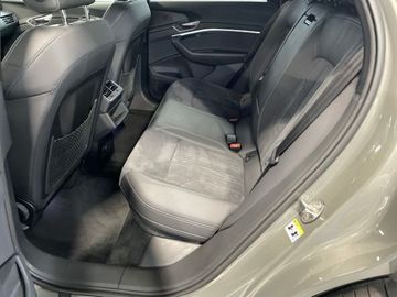 Audi Q8 e-tron - 8