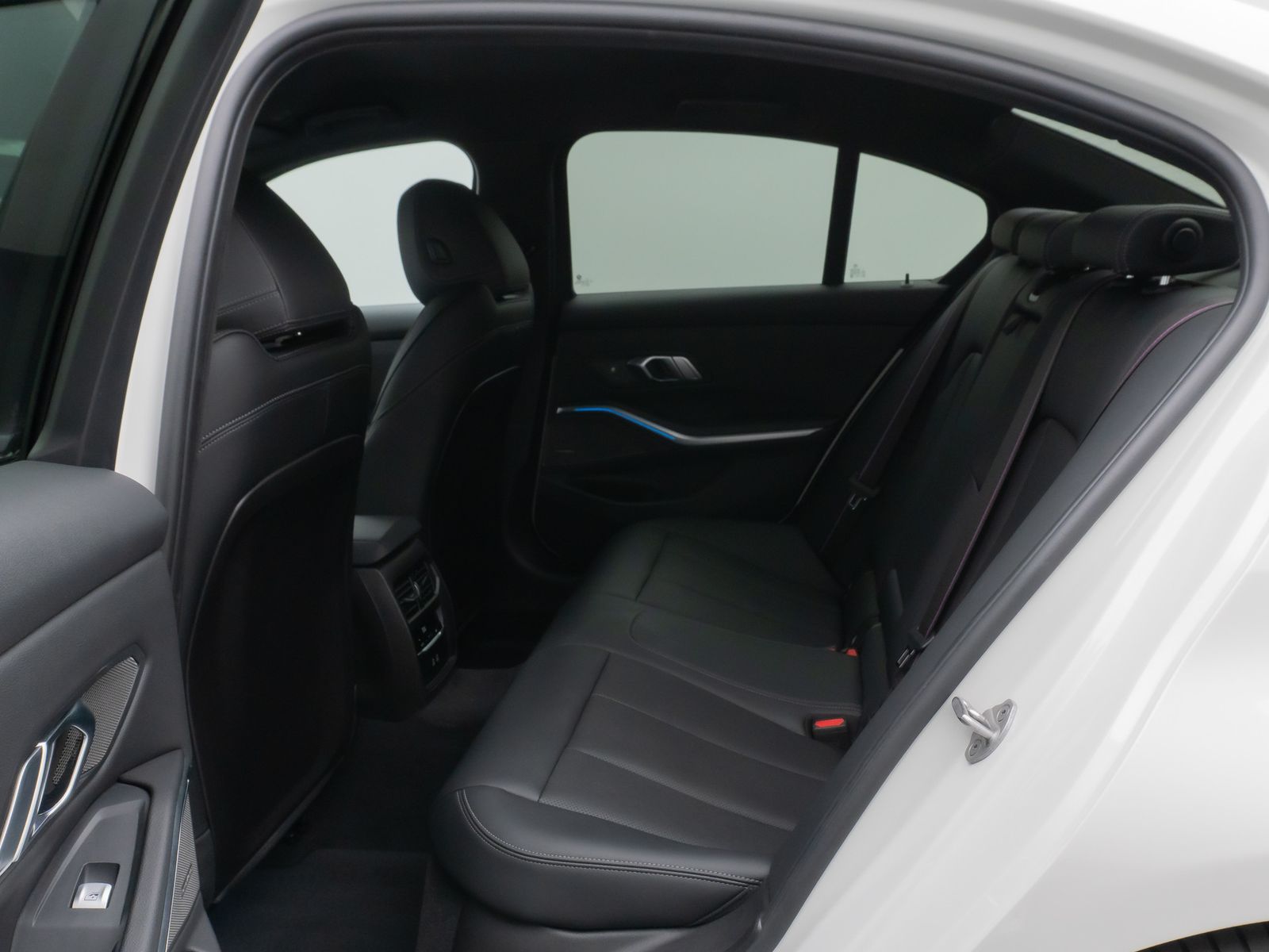 Fahrzeugabbildung BMW 320i M Sport Pro 360°HUD DAB H/K Standhzg LED